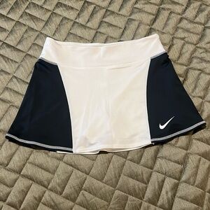 NIKE TENNIS SKIRT WHITE AND GRAY COLOR